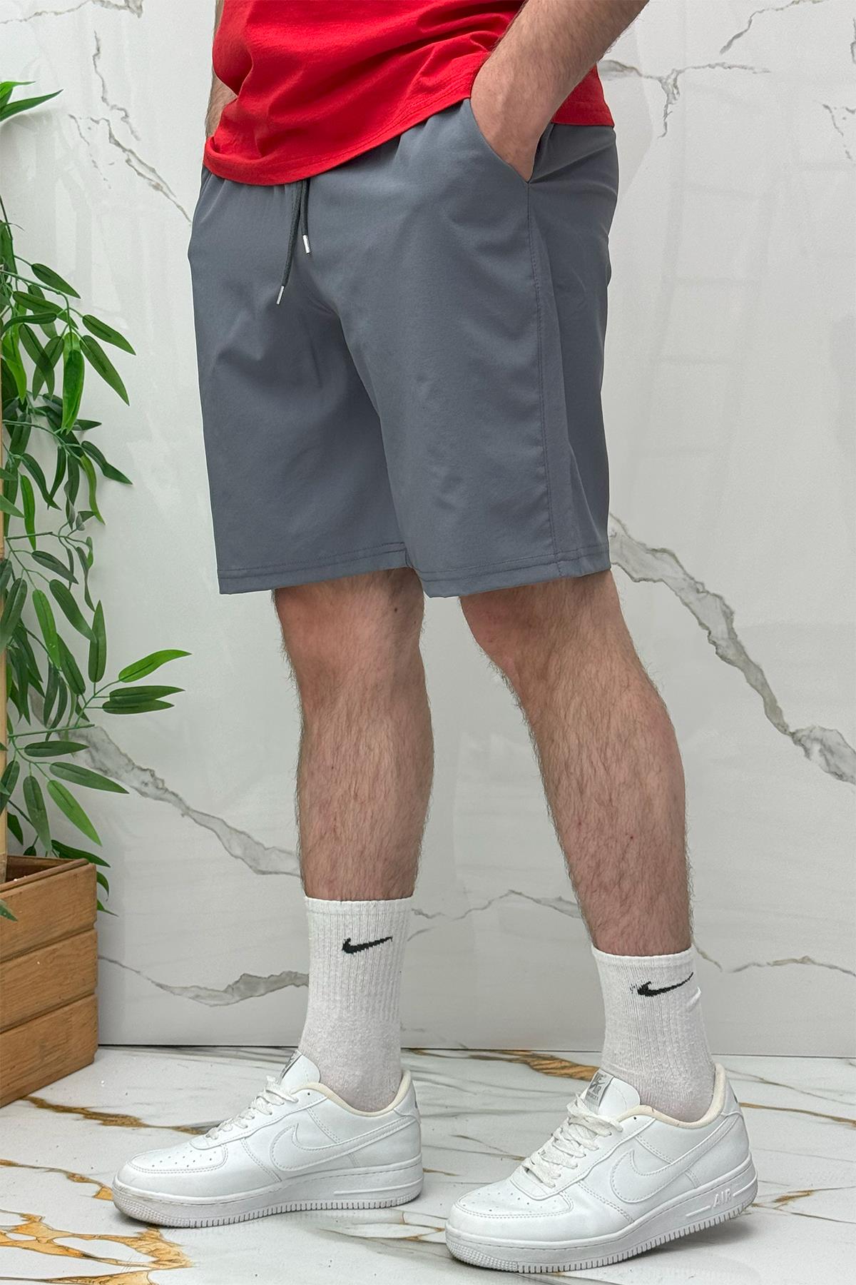 Erkek Likralı Rahat Kesim Tiril Tiril Paraşüt Kumaş Şort - Koyu Gri