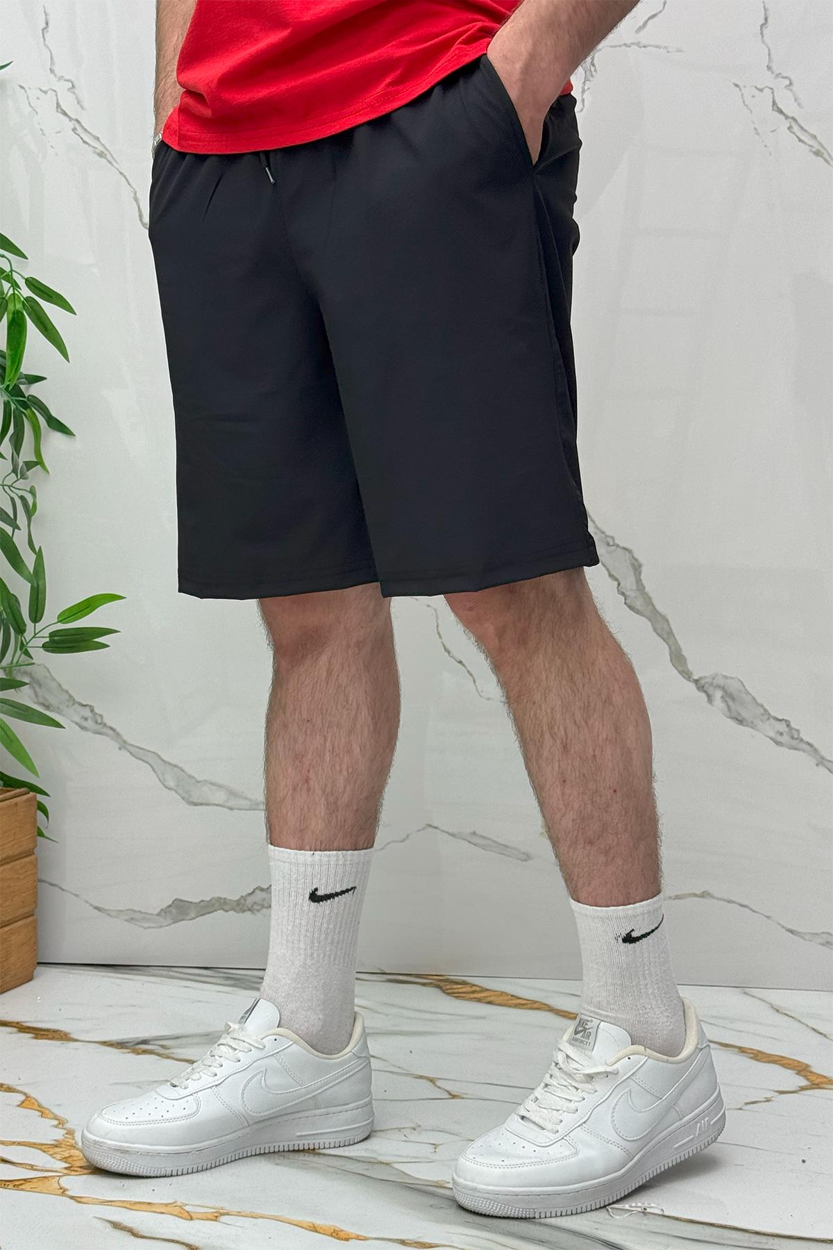 Erkek Likralı Rahat Kesim Tiril Tiril Paraşüt Kumaş Şort - Siyah