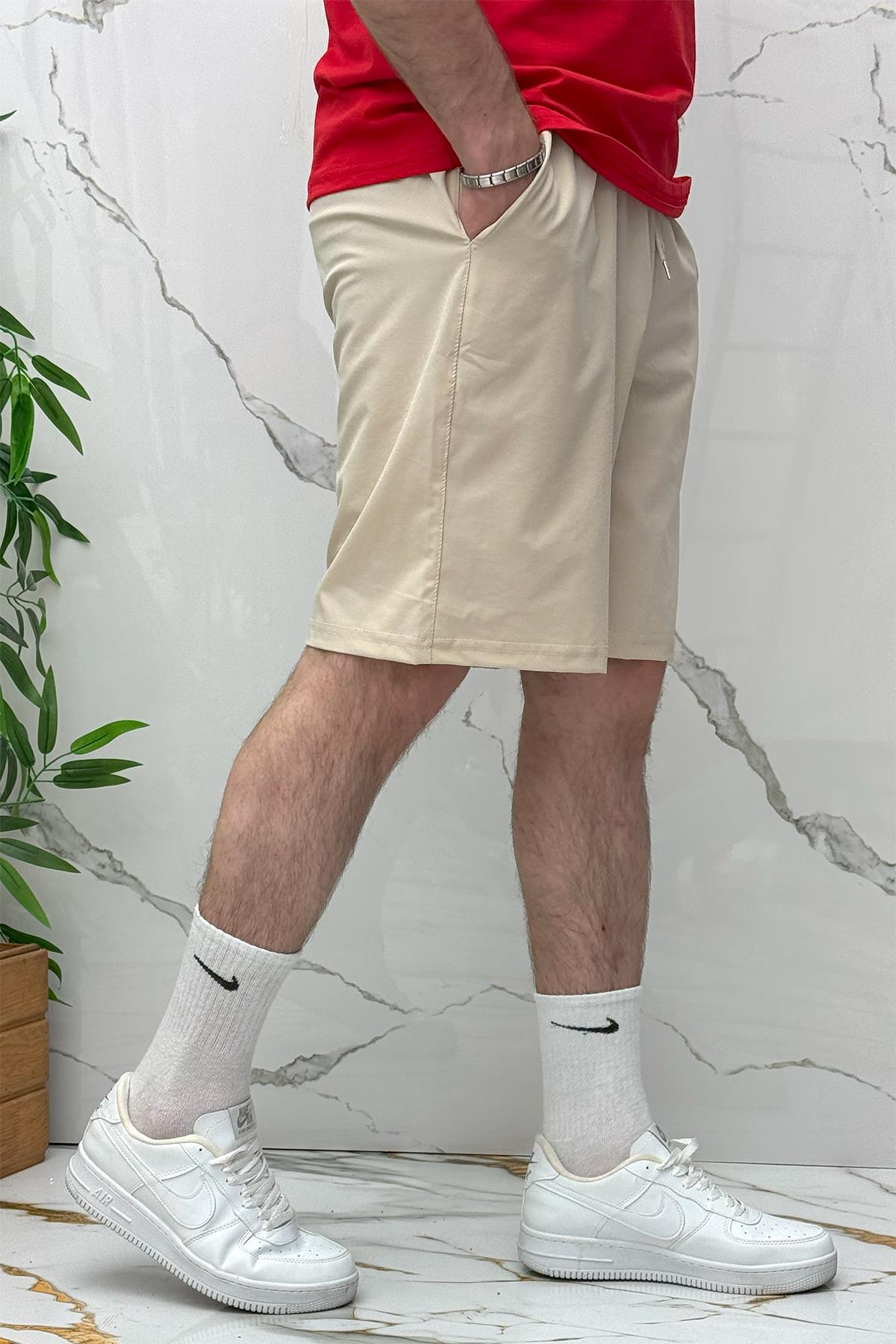 Erkek Likralı Rahat Kesim Tiril Tiril Paraşüt Kumaş Şort - Bej